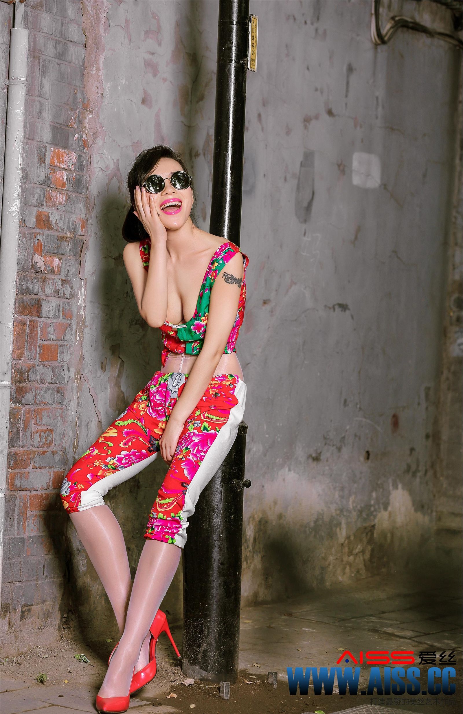 [AISS爱丝]美丝图辑 2015.07.30 NO.059 《巷陌》高清黄金会员版